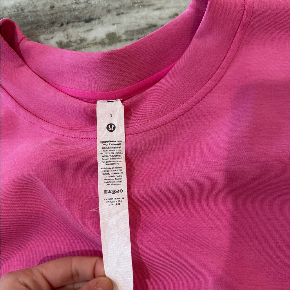 Lululemon Softstreme Perfectly Oversized Cropped Crew
Sonic Pink - Picture 7 of 10